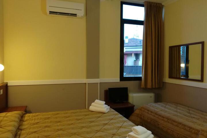 Hotel Suite Photo