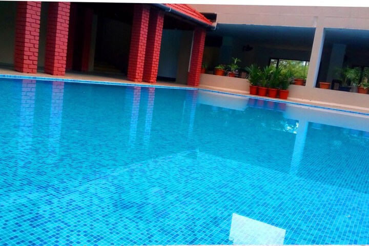 Hotel Pool