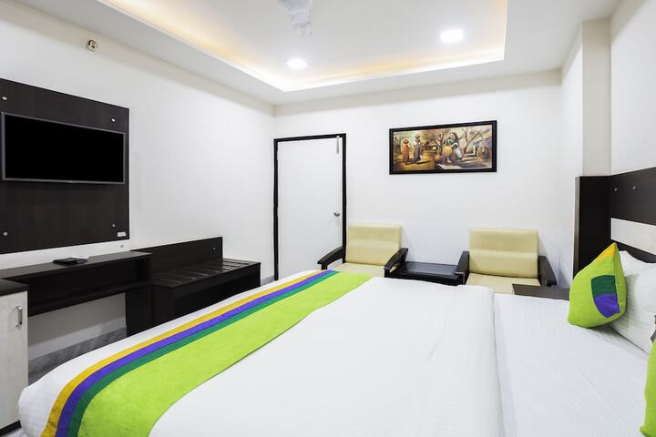 Room 8 of 32