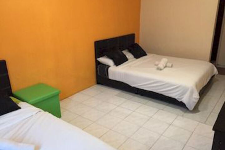 Room 8 of 11