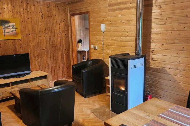 Room 5 of 16