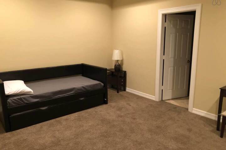 Room 8 of 40