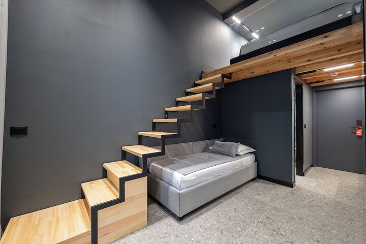Room 42 of 147