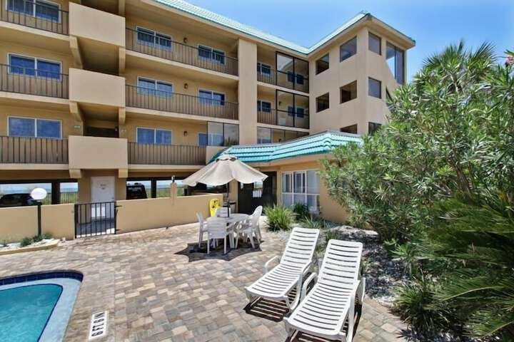 Hotel with Pool
