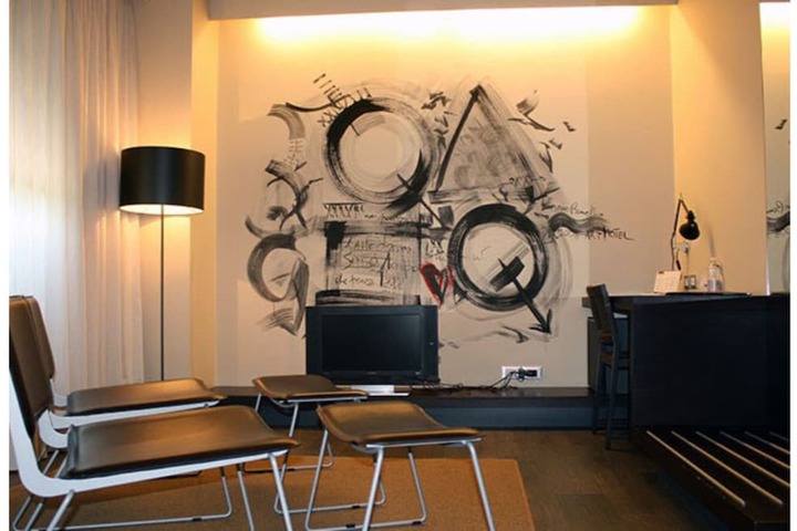 Room 6 of 32