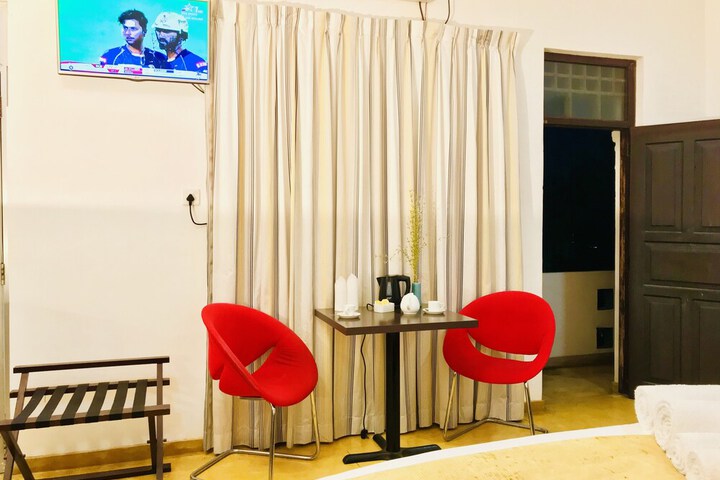 Room 6 of 27