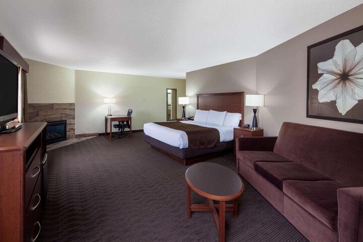 1 King Bed (3 of 16)