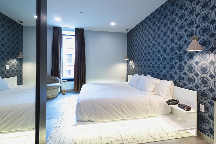 Room 11 of 18