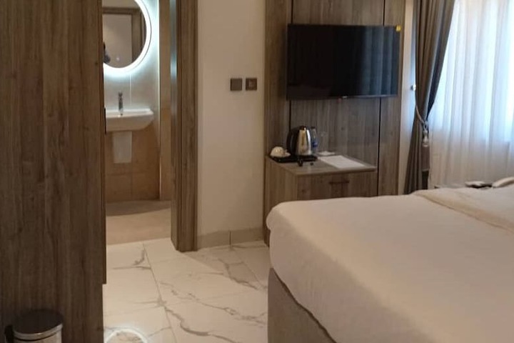 Room 17 of 49