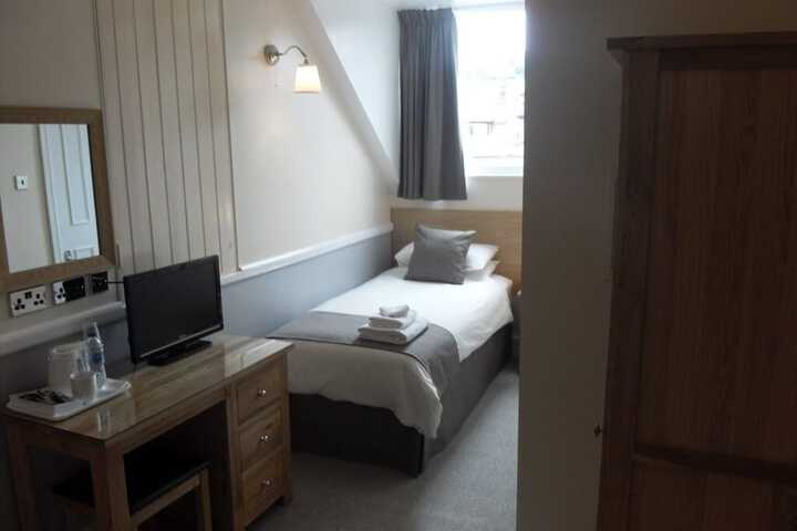 Room 4 of 17