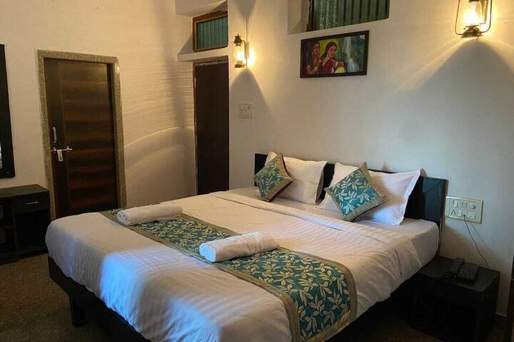 Room 2 of 7