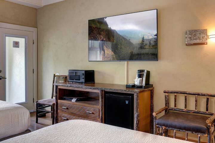 Room 4 of 20