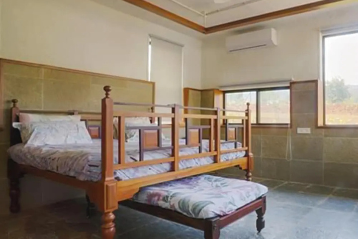 Room 5 of 15