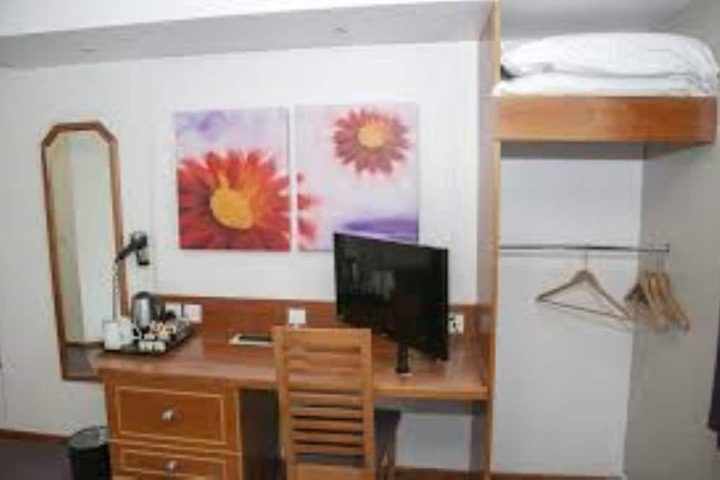 Room 17 of 18