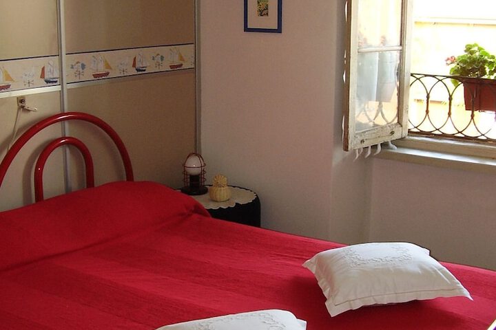 Room 3 of 94