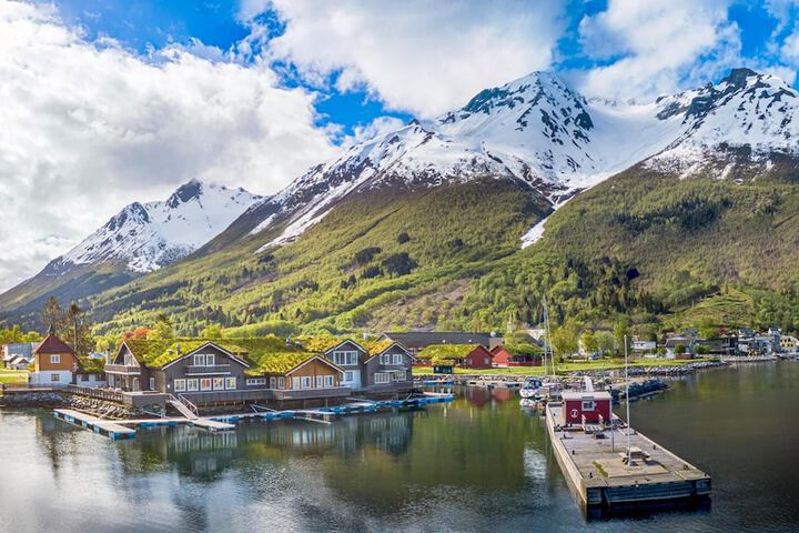 Exterior of Sagafjord Hotel - by Classic Norway Hotels