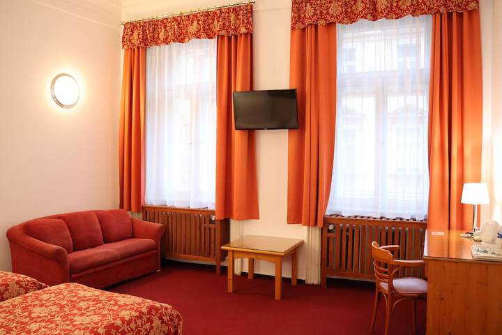 Room 11 of 21