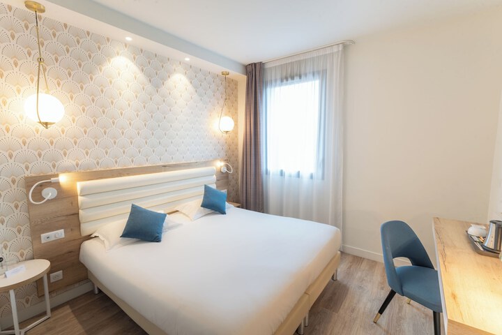Room 18 of 119