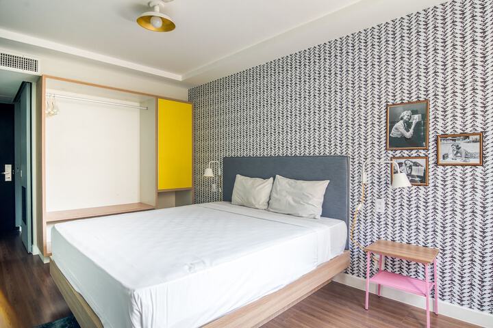 Room 13 of 30