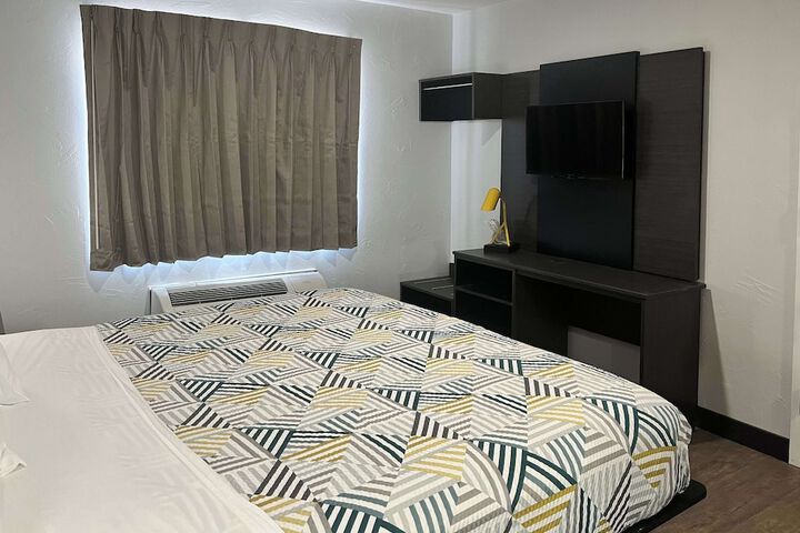 Room 8 of 13