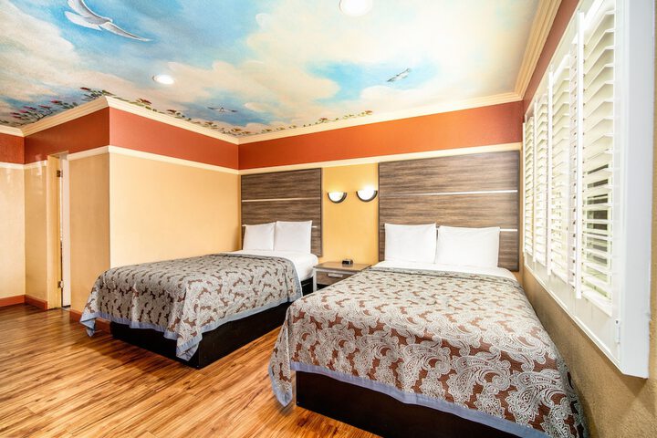 2 Double Beds Room (3 of 6)
