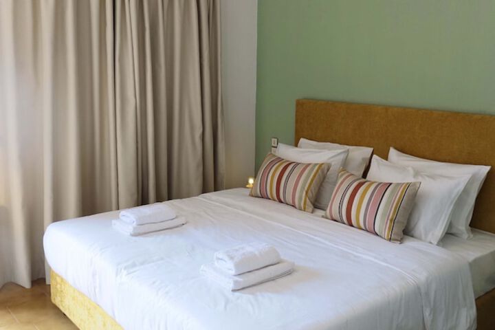 Room 8 of 94