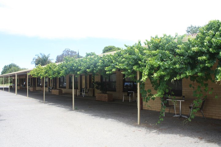 Hotel Exterior 76 of 83