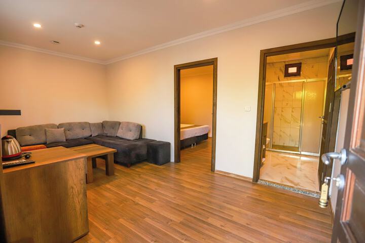 Room 9 of 33