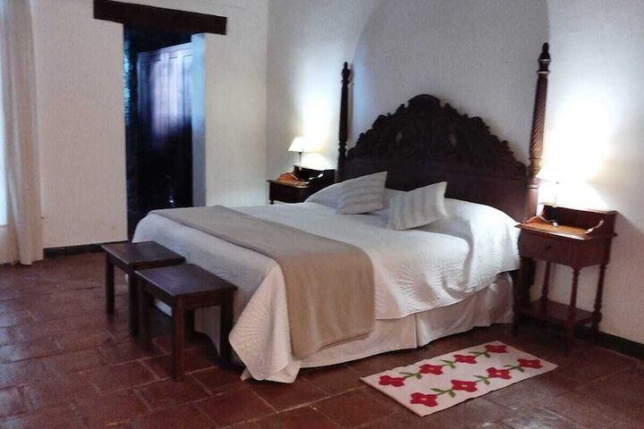 Room 2 of 33
