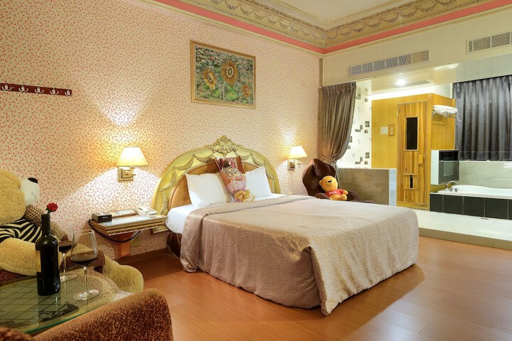 Room 28 of 64