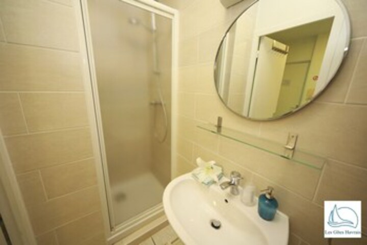 Room 5 of 32