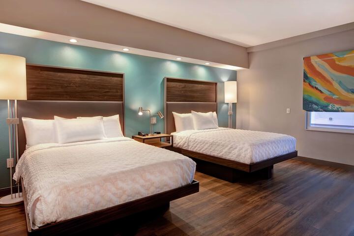 2 Queen Beds (9 of 15)