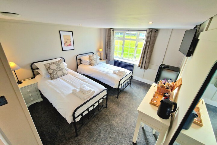 Room 27 of 133