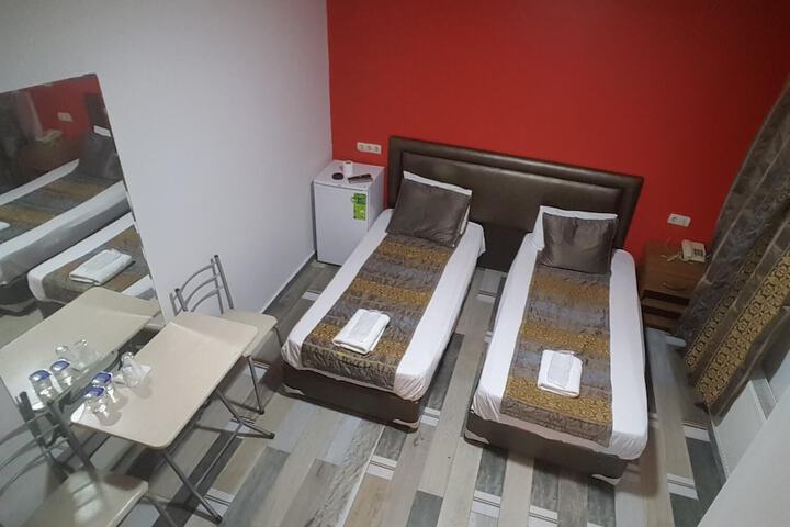 Room 8 of 32