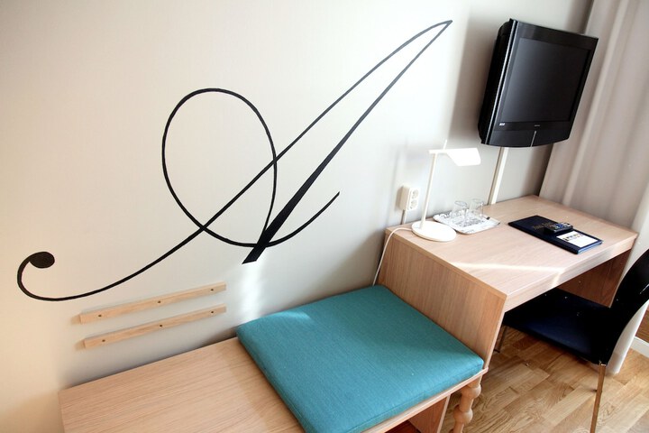 Room 36 of 97