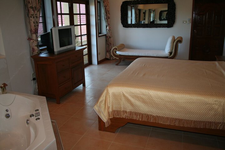 Room 9 of 93
