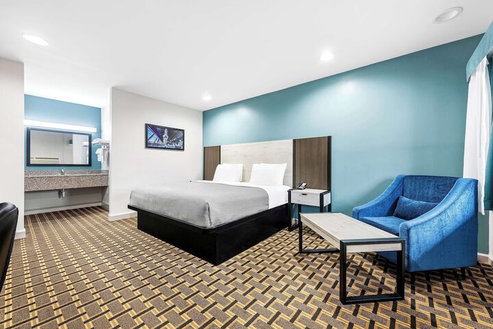 1 King Bed (7 of 12)