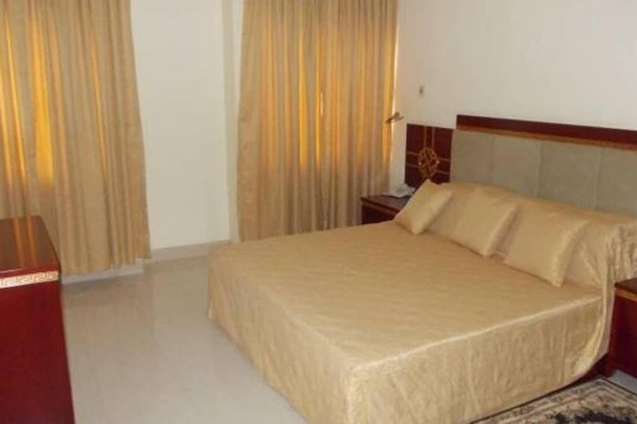 Room 4 of 41