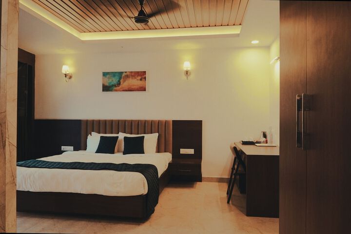Room 5 of 33