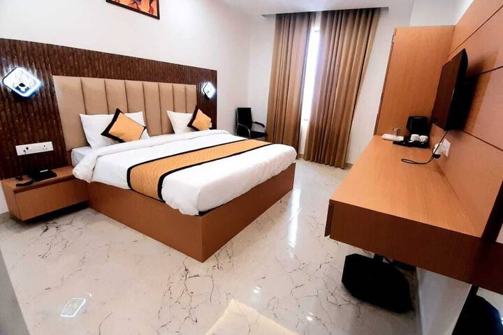 Room 12 of 33