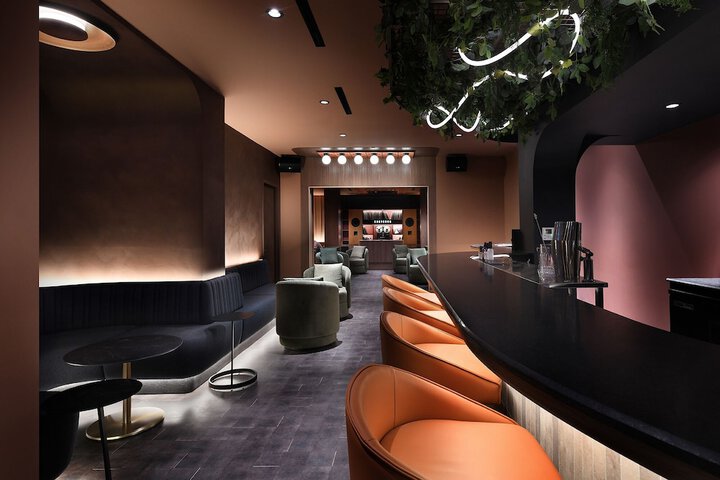 Lounge 9 of 14