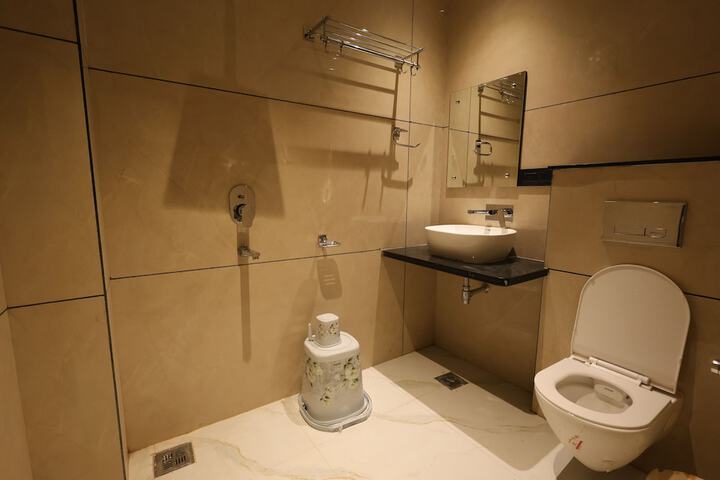 Room 6 of 23