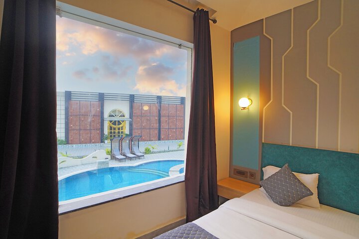 Room 33 of 94