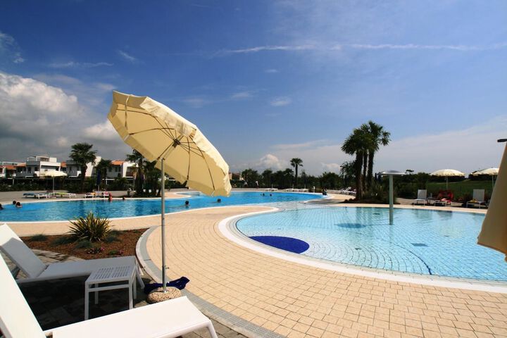 Hotel with Pool