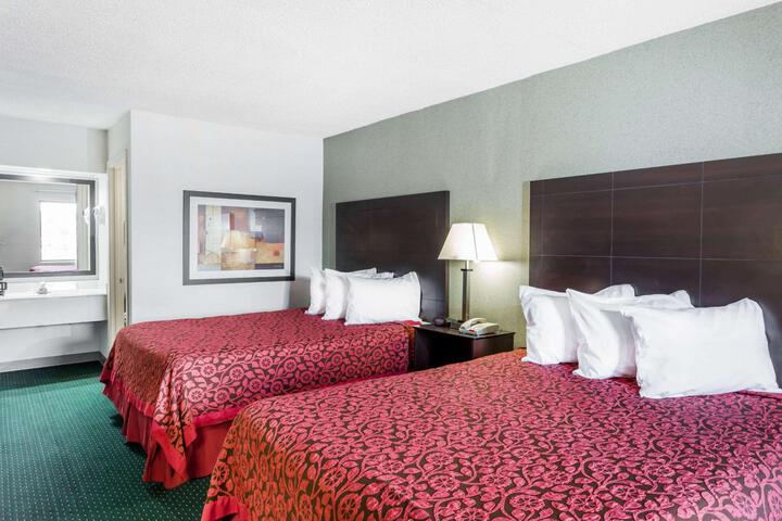 2 Queen Beds (3 of 6)