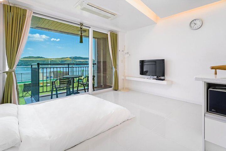 Room 4 of 73