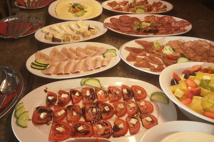 Dining 10 of 19