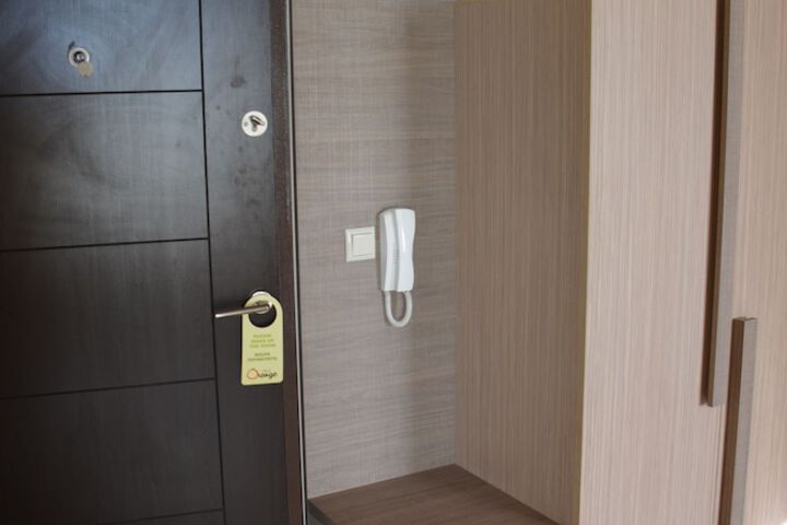 Room 13 of 68