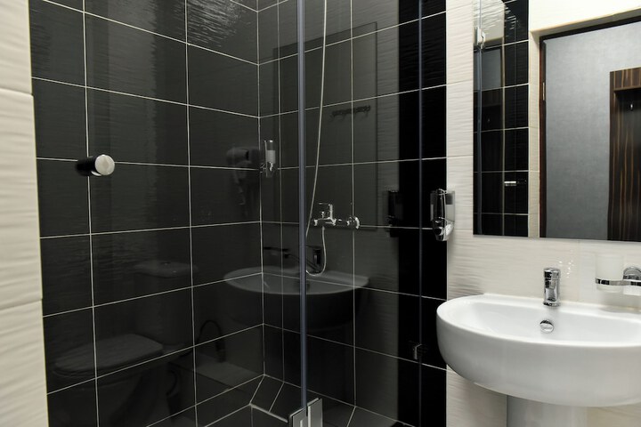 Room 16 of 32