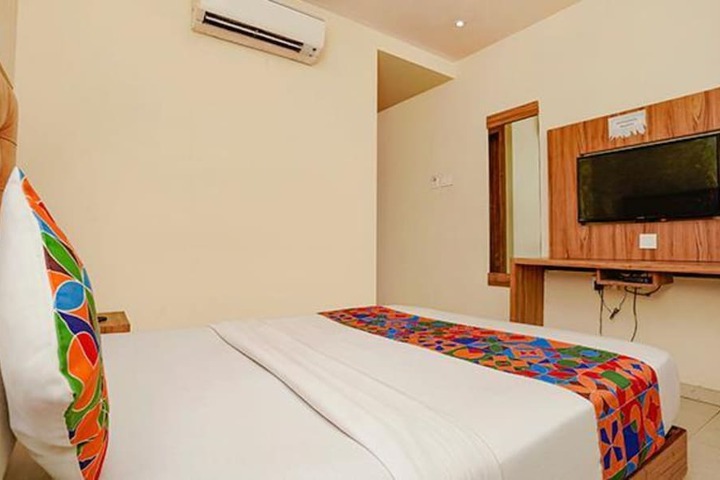 Room 12 of 27